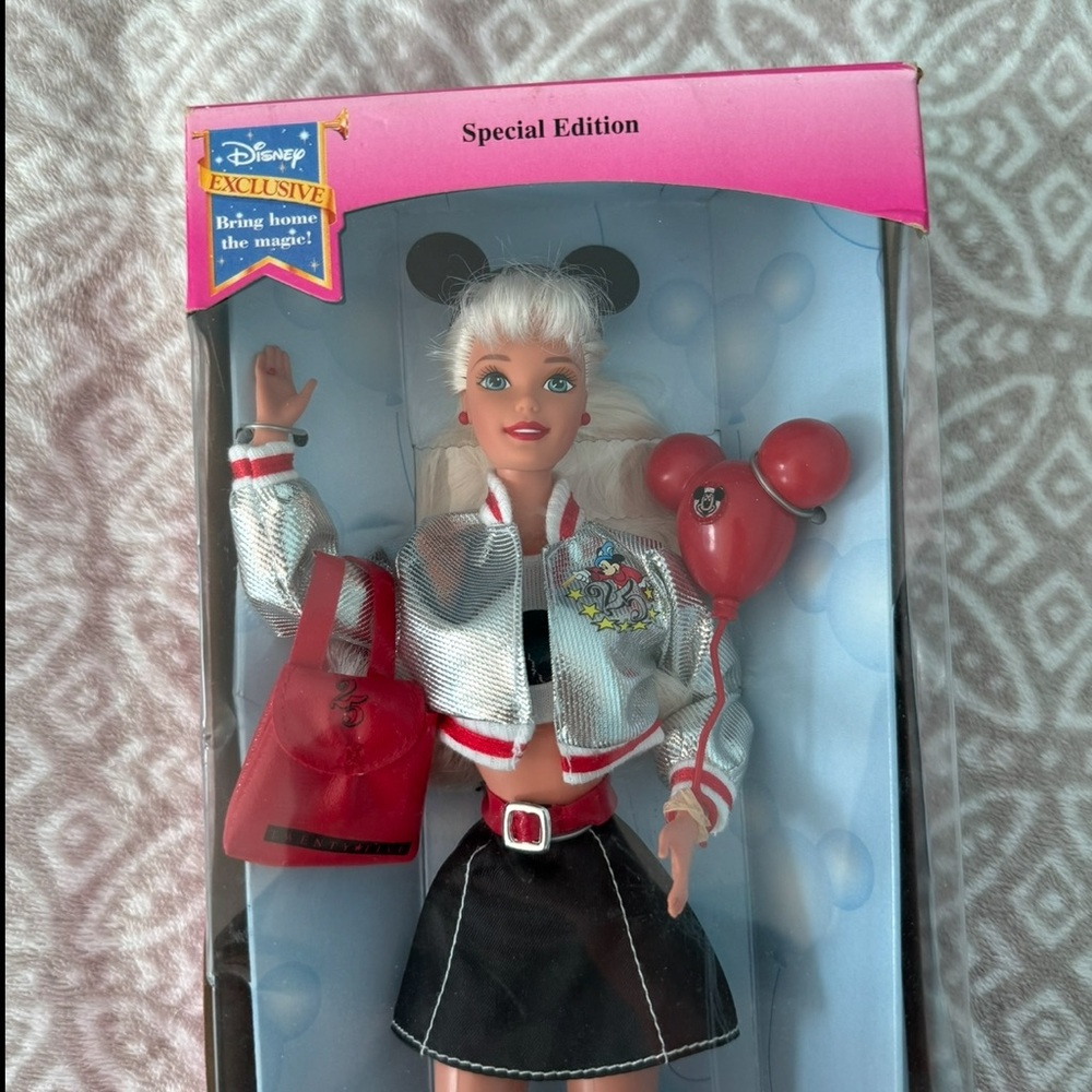 Barbie Walt Disney World 25th Anniversary Doll with Pink Accents Mattel - Picture 3 of 7